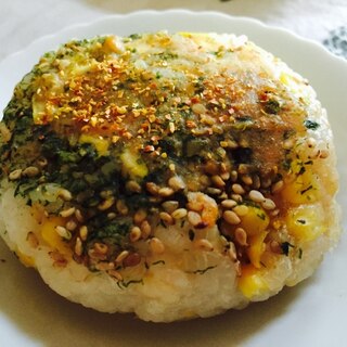 トウモロコシごはんの海苔ゴマ焼きおにぎり